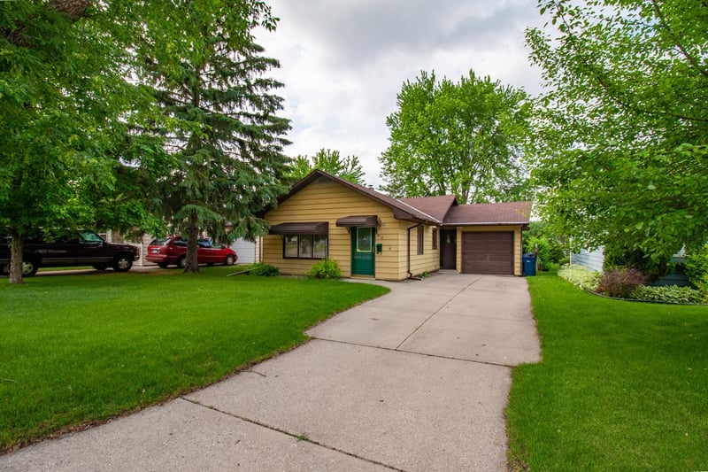 912 W Linden St, Fergus Falls, MN 56537