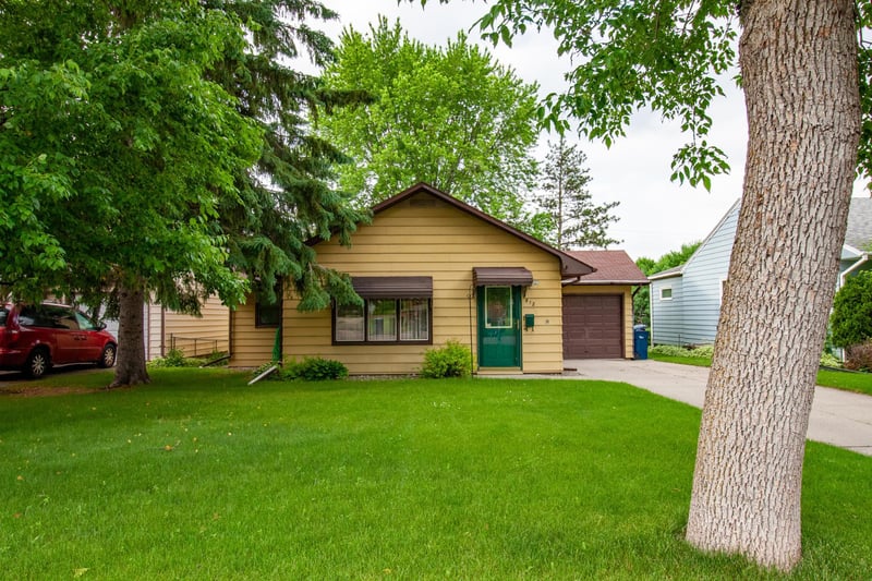 912 W Linden St, Fergus Falls, MN 56537
