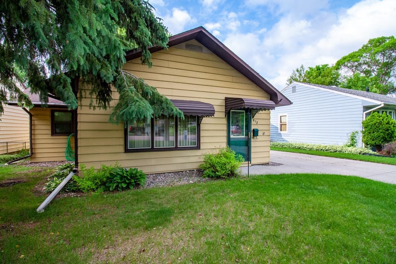 912 W Linden St, Fergus Falls, MN 56537
