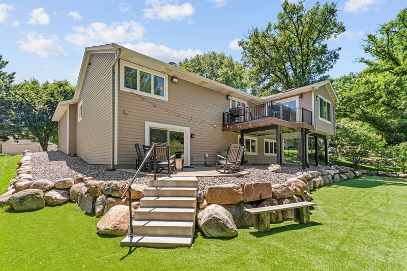 3042 12th St NW, New Brighton, MN 55112
