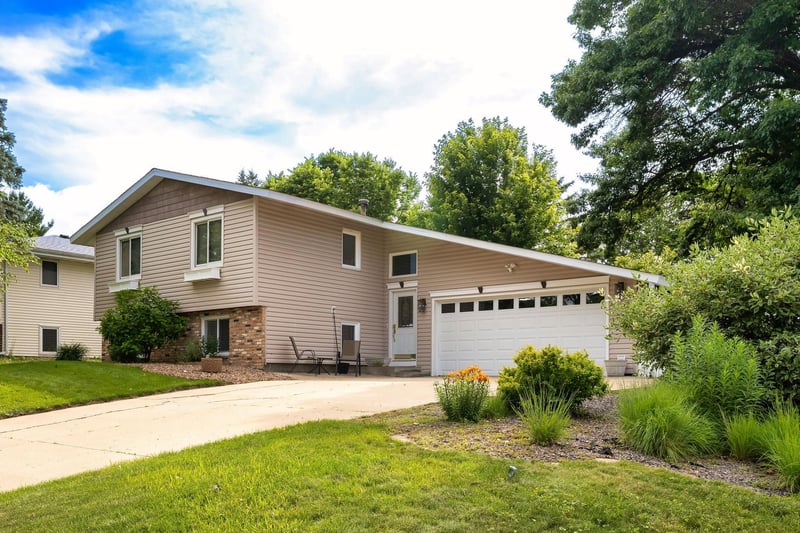 1794 17th Ave NW, New Brighton, MN 55112