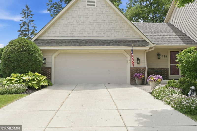 1426 Colleen Ave, Arden Hills, MN 55112