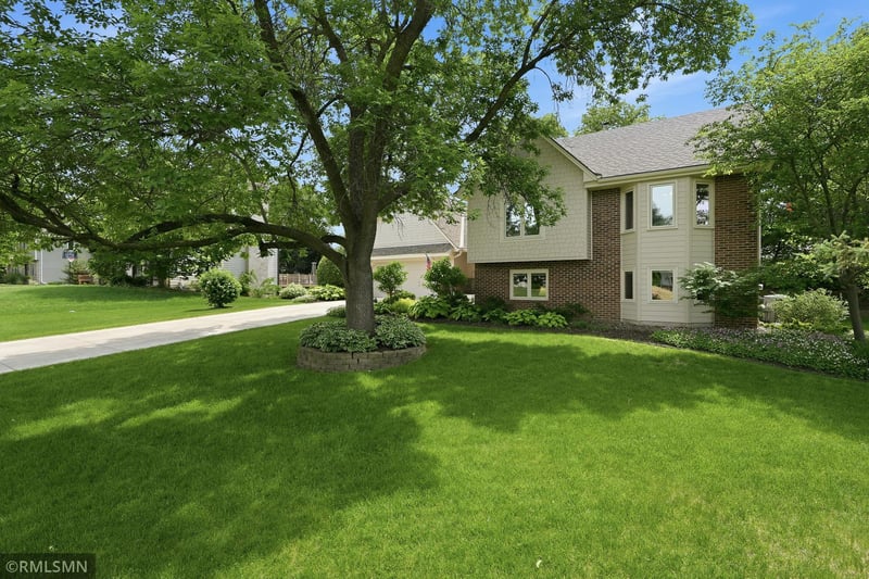 1426 Colleen Ave, Arden Hills, MN 55112