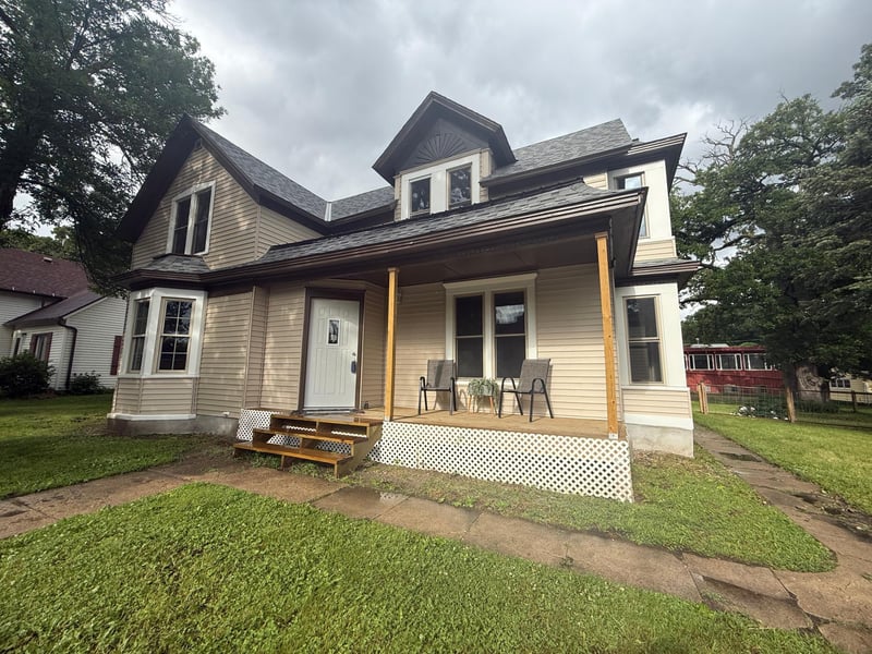 212 N Murphy St, Lake Crystal, MN 56055