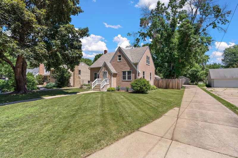 1746 Holton St, Falcon Heights, MN 55113