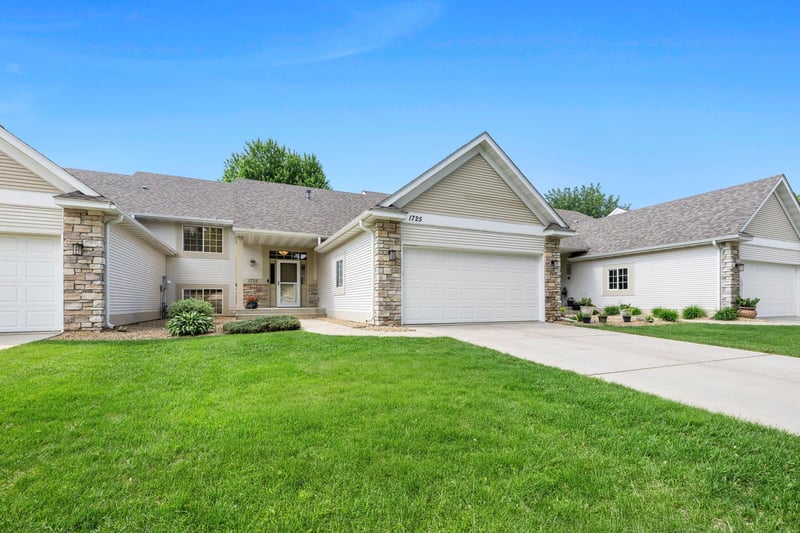 1725 14th Ct W, Hastings, MN 55033