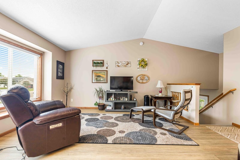 816 Woodbridge Cir, Dilworth, MN 56529