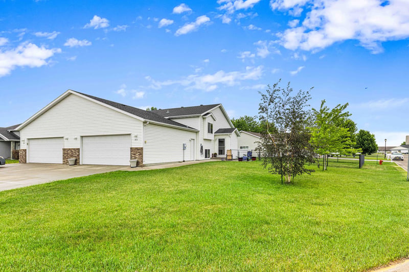 816 Woodbridge Cir, Dilworth, MN 56529