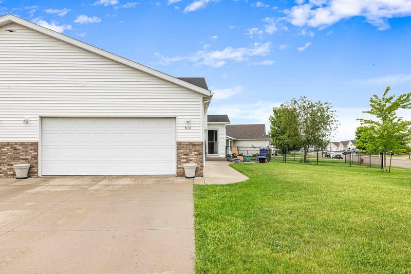 816 Woodbridge Cir, Dilworth, MN 56529