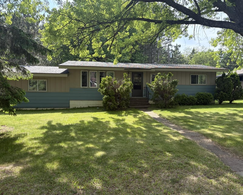 919 8th St, Cloquet, MN 55720