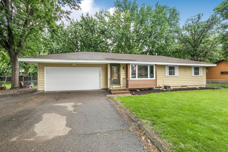 10136 Dogwood St NW, Coon Rapids, MN 55448