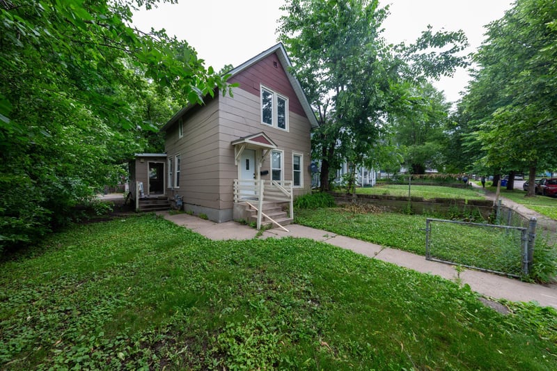 955 Wilson Ave, Saint Paul, MN 55106