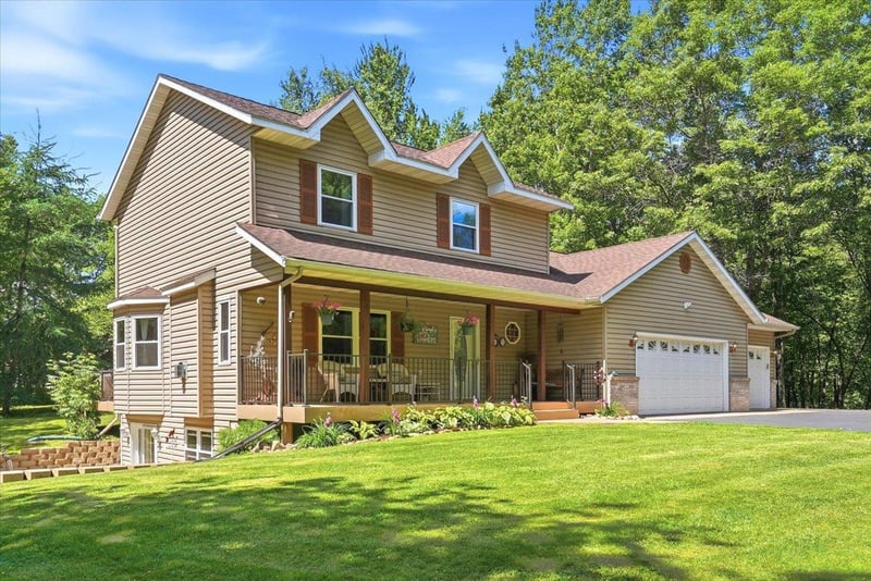 733 220th St, Osceola, WI 54020