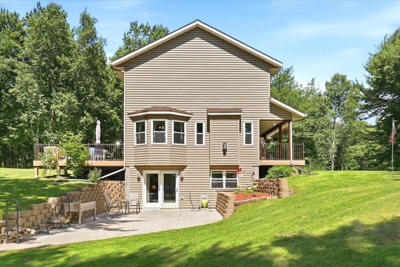 733 220th St, Osceola, WI 54020