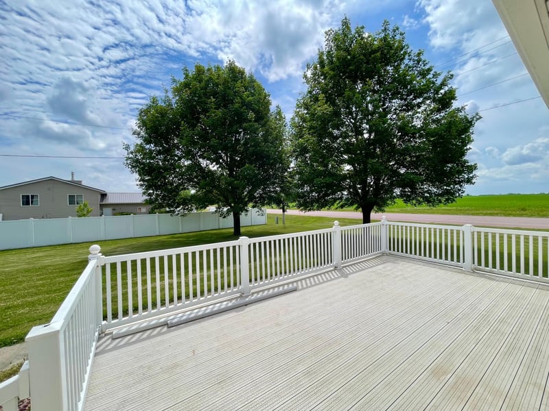 212 Eastern Ave S, Comfrey, MN 56019