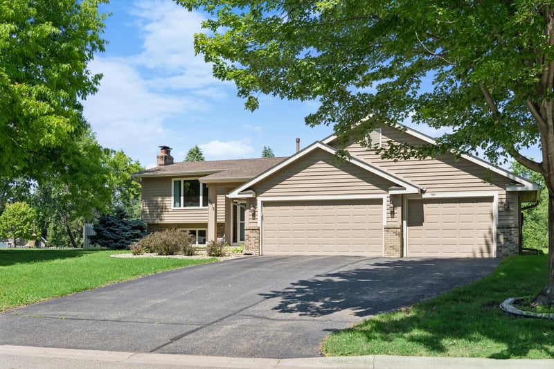6015 Creek Ridge Ct, Minnetonka, MN 55345