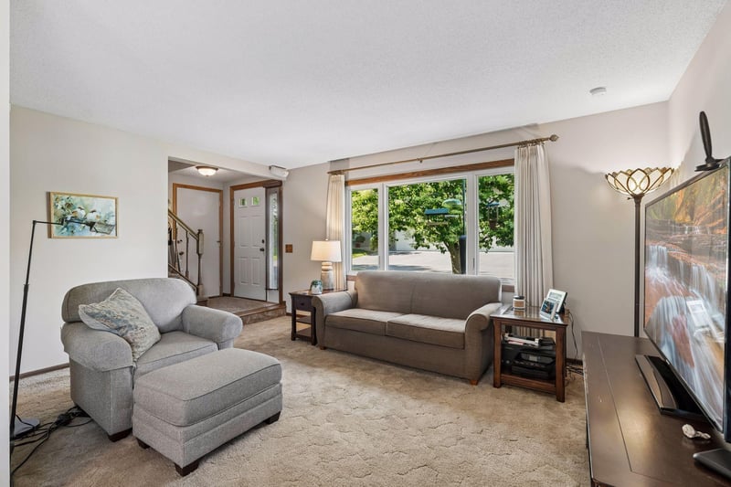 9558 Kingsview Ln N, Maple Grove, MN 55369
