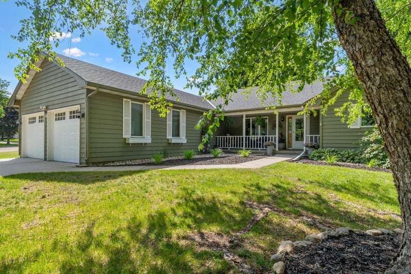 1417 Fairway Dr, Faribault, MN 55021