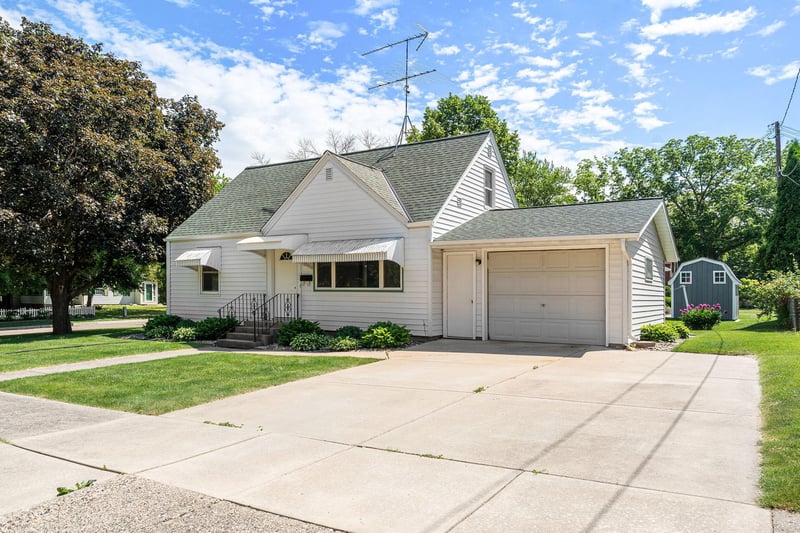 227 5th Ave NE, Faribault, MN 55021