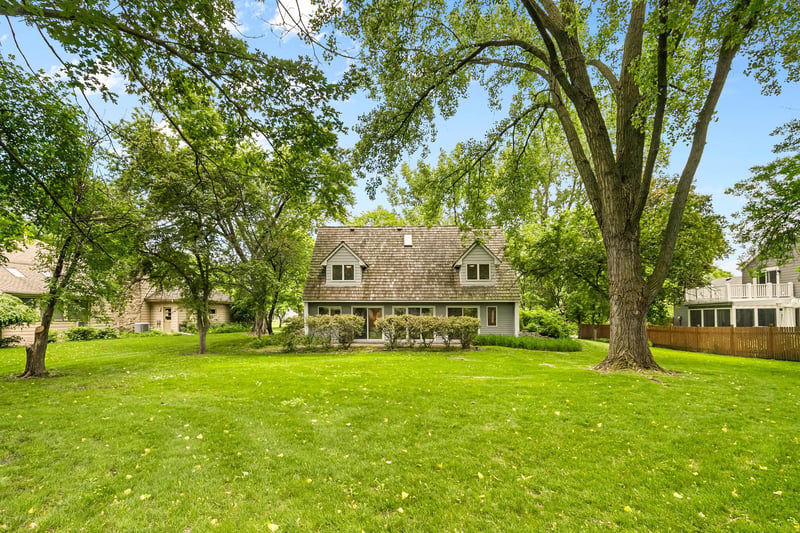 14711 Woodruff Rd, Wayzata, MN 55391