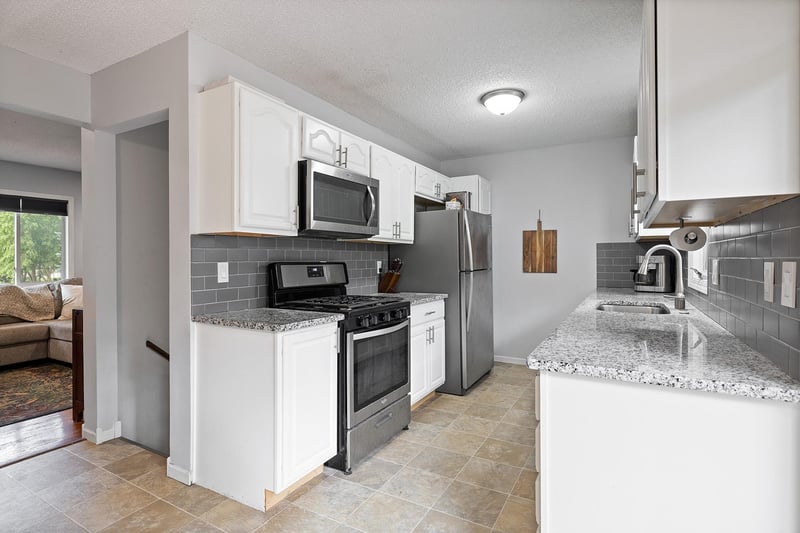 1515 Woodhill Rd, Burnsville, MN 55337