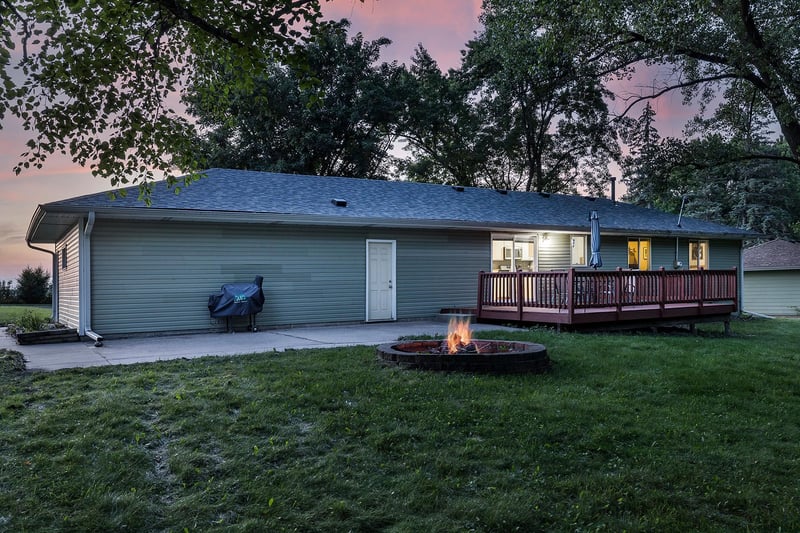 1515 Woodhill Rd, Burnsville, MN 55337