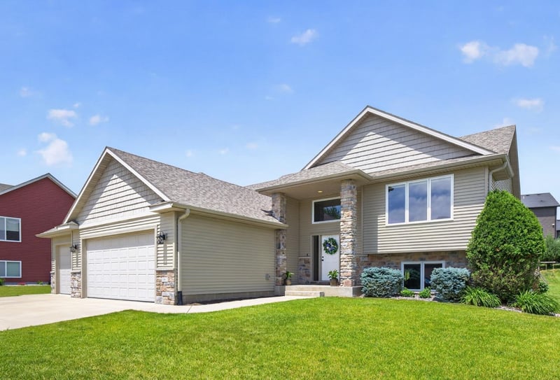 1961 Fieldstone Rd SW, Rochester, MN 55902