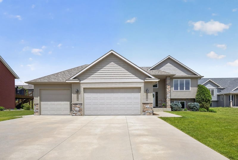 1961 Fieldstone Rd SW, Rochester, MN 55902