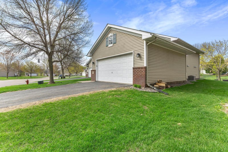 141 Garner Cir, Montrose, MN 55363