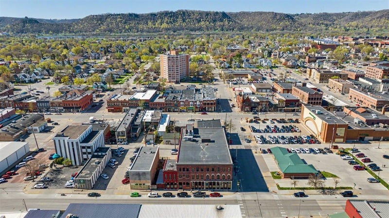 102 Walnut St, Winona, MN 55987