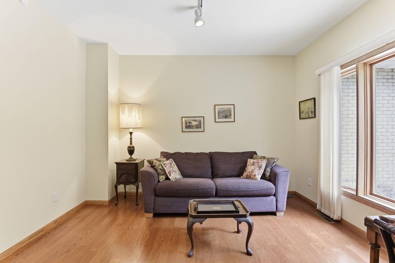 1266 Deerwood Dr, Eagan, MN 55123
