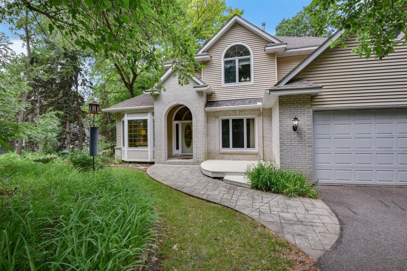 1266 Deerwood Dr, Eagan, MN 55123