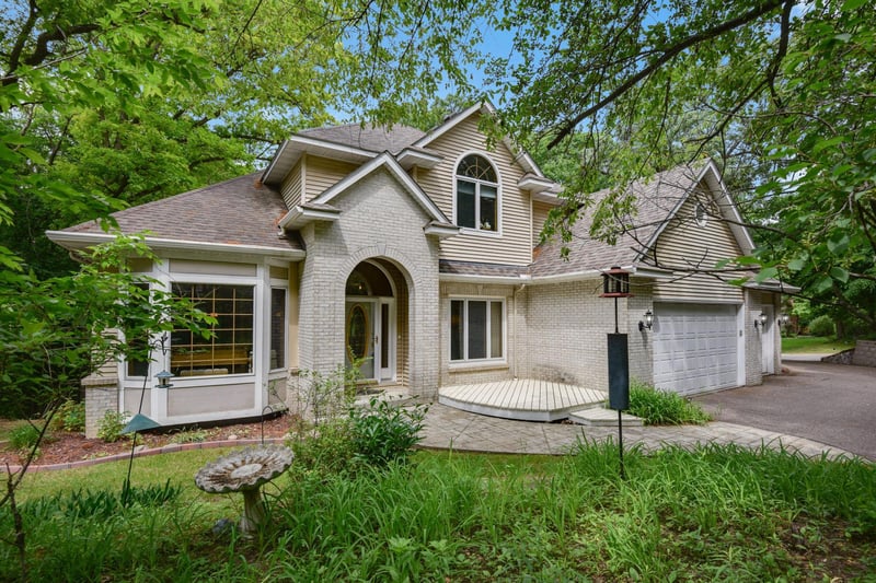 1266 Deerwood Dr, Eagan, MN 55123