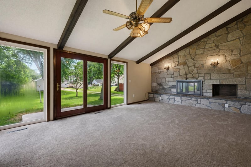 821 Ash Ave, Bird Island, MN 55310