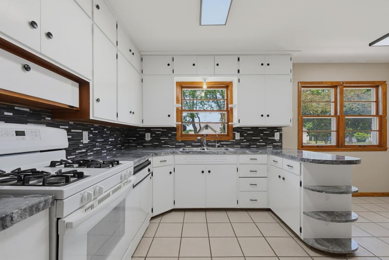 821 Ash Ave, Bird Island, MN 55310