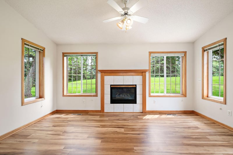 8521 Telford Ln, Brooklyn Park, MN 55443