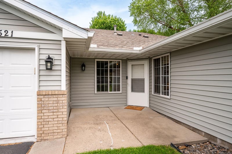 8521 Telford Ln, Brooklyn Park, MN 55443