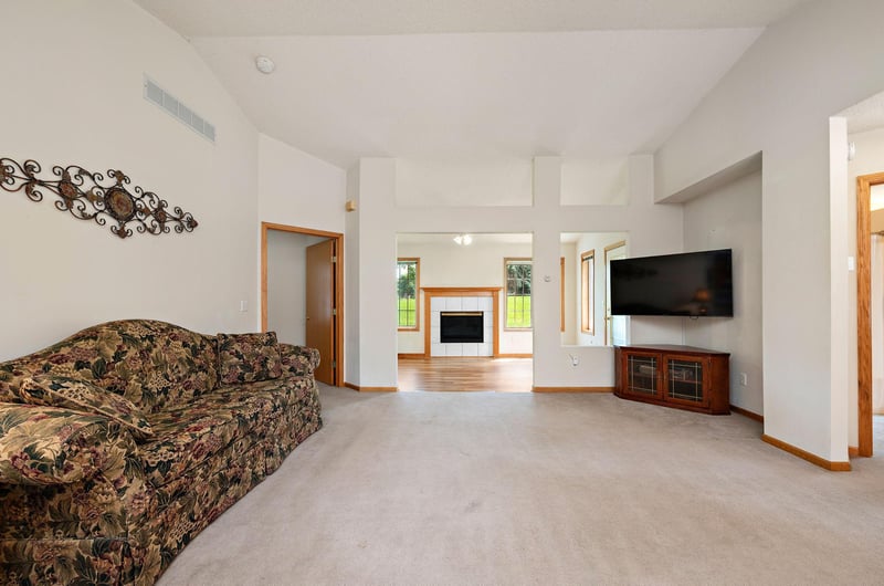 8521 Telford Ln, Brooklyn Park, MN 55443