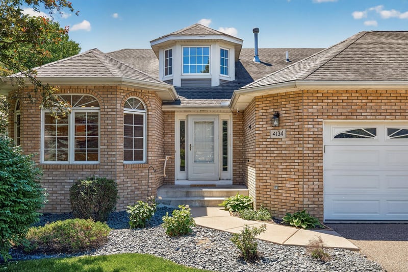 4134 Thornhill Ln, Vadnais Heights, MN 55127