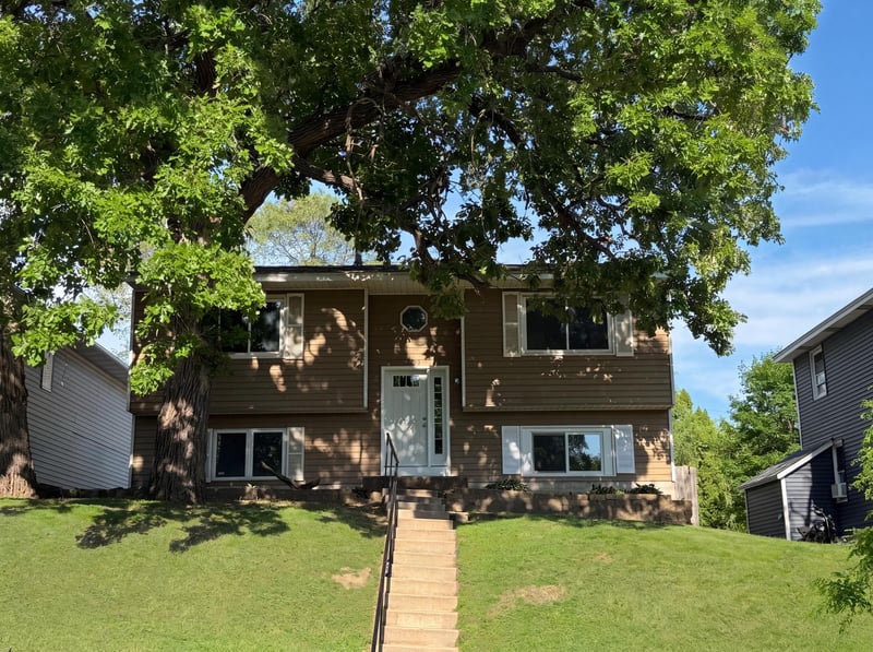 546 Hazel St N, Saint Paul, MN 55119