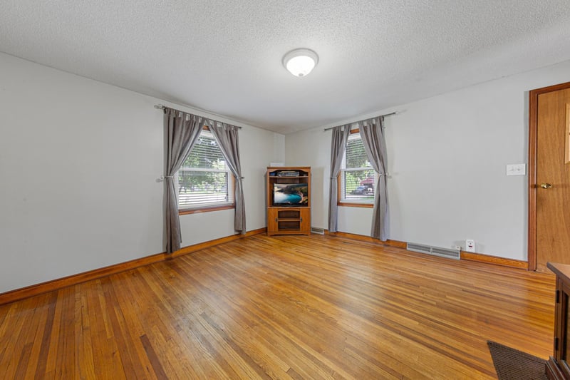 330 Lake St W, Waterville, MN 56096