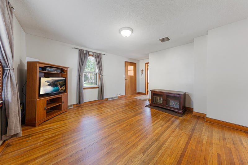 330 Lake St W, Waterville, MN 56096