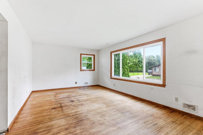 687 Dover St NE, Fridley, MN 55432