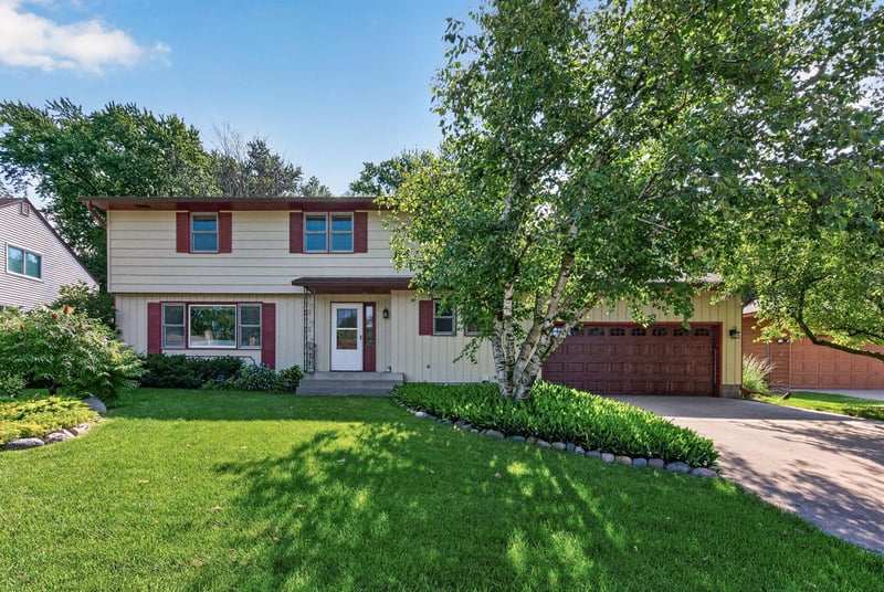 2818 1st St N, North Saint Paul, MN 55109