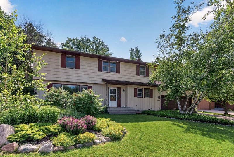 2818 1st St N, North Saint Paul, MN 55109