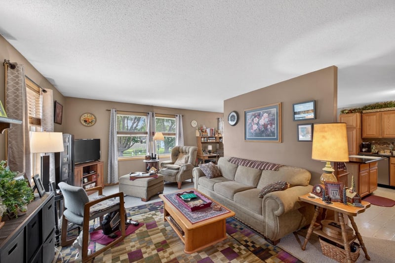 811 Broadway Ave, Wabasha, MN 55981