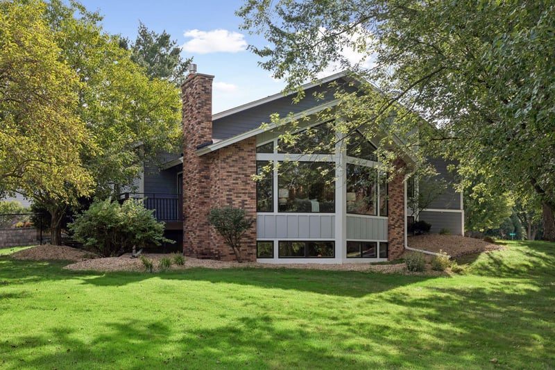1728 Trail Rd, Mendota Heights, MN 55118