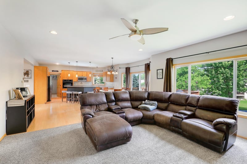 10425 Vera Cruz Dr N, Brooklyn Park, MN 55443