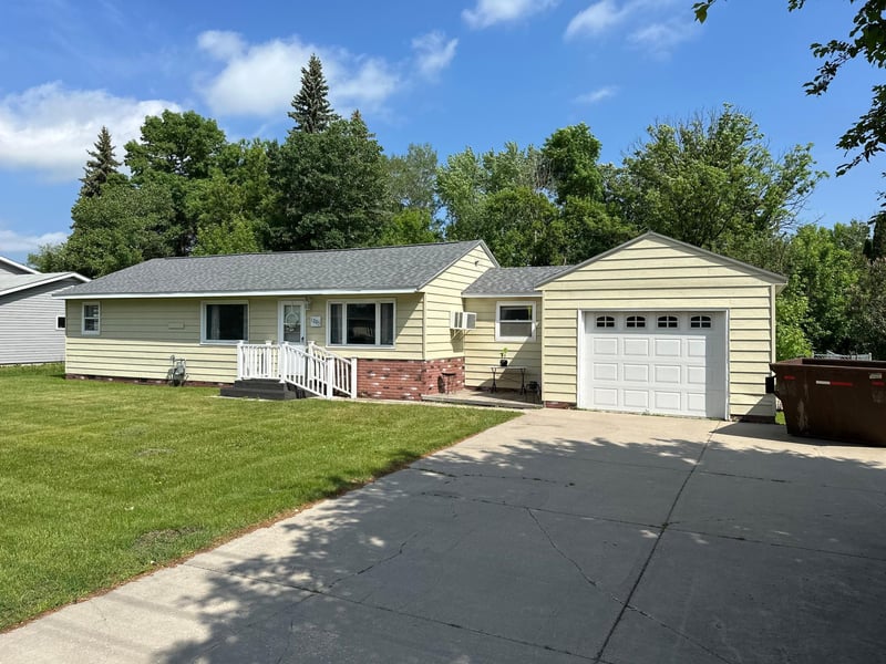 1205 Greenwood St E, Thief River Falls, MN 56701