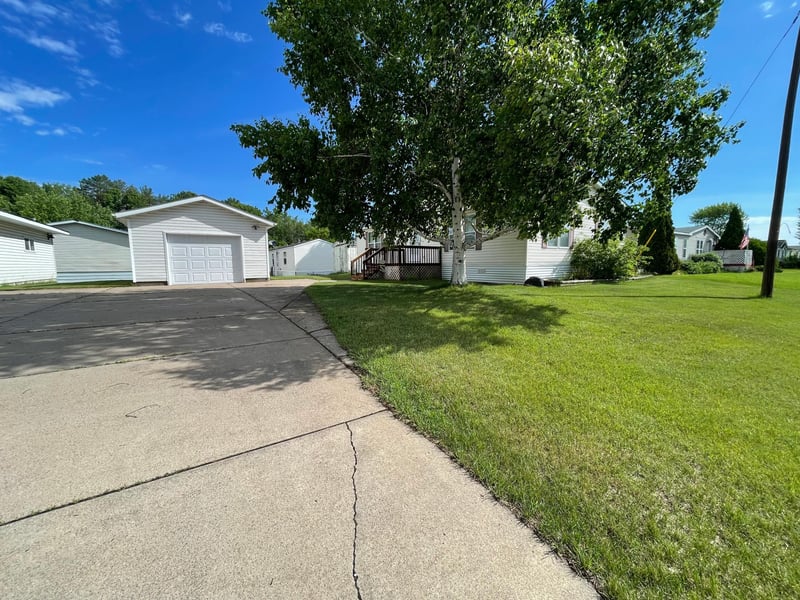 708 1st St E, Milaca, MN 56353